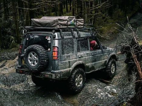 Land Rover Discovery off-roading on a Dartmoor trail with roof tent